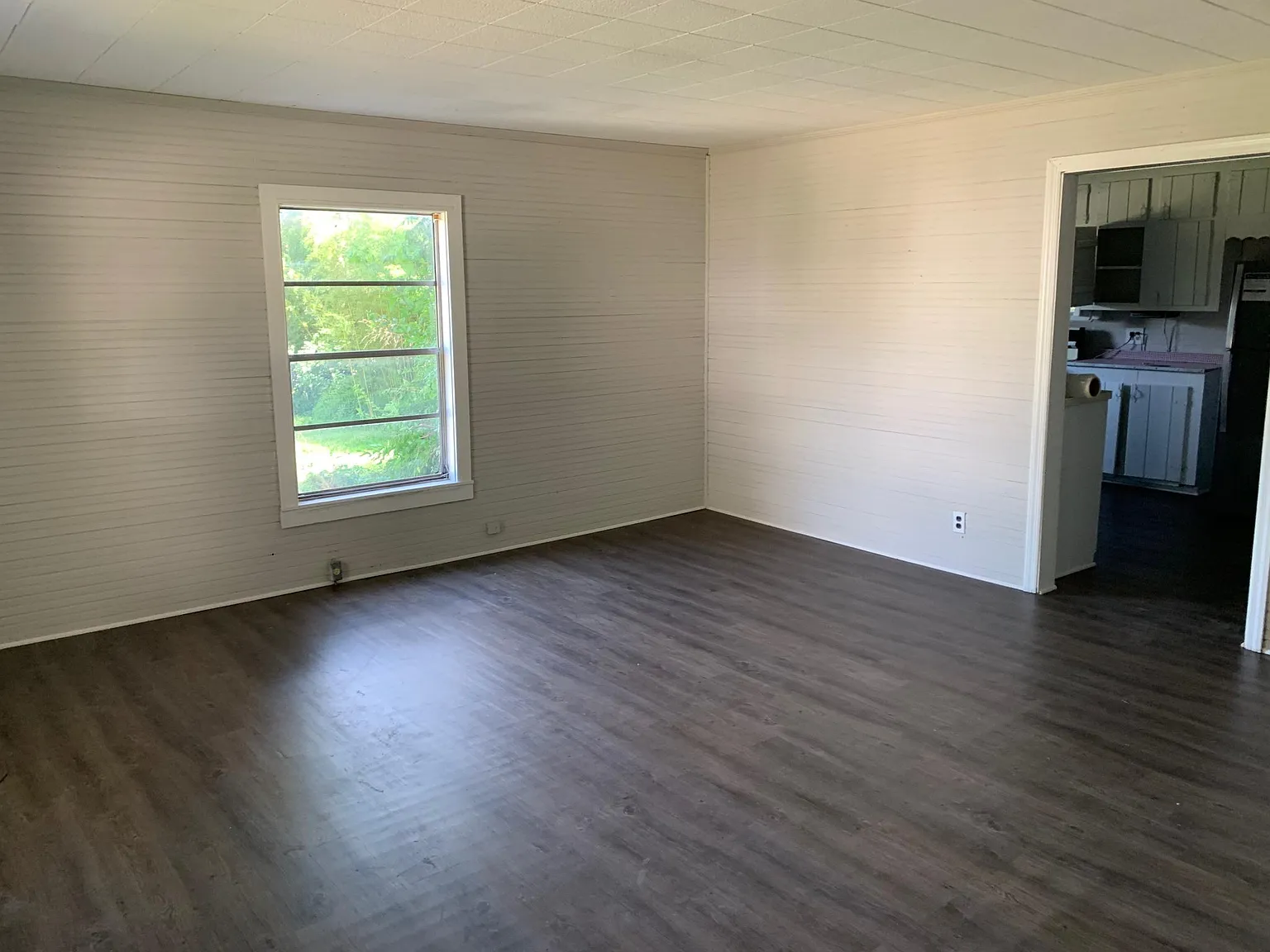 4 bed, 6561 sqft, $2,000 — Photo 3