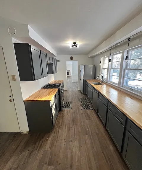 4827 N Knoxville Ave — Photo 2