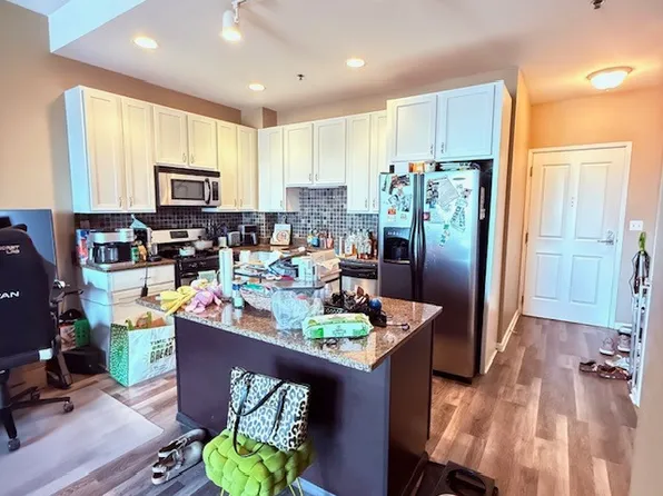 828 W Grace St APT 1507, Chicago, IL 60613