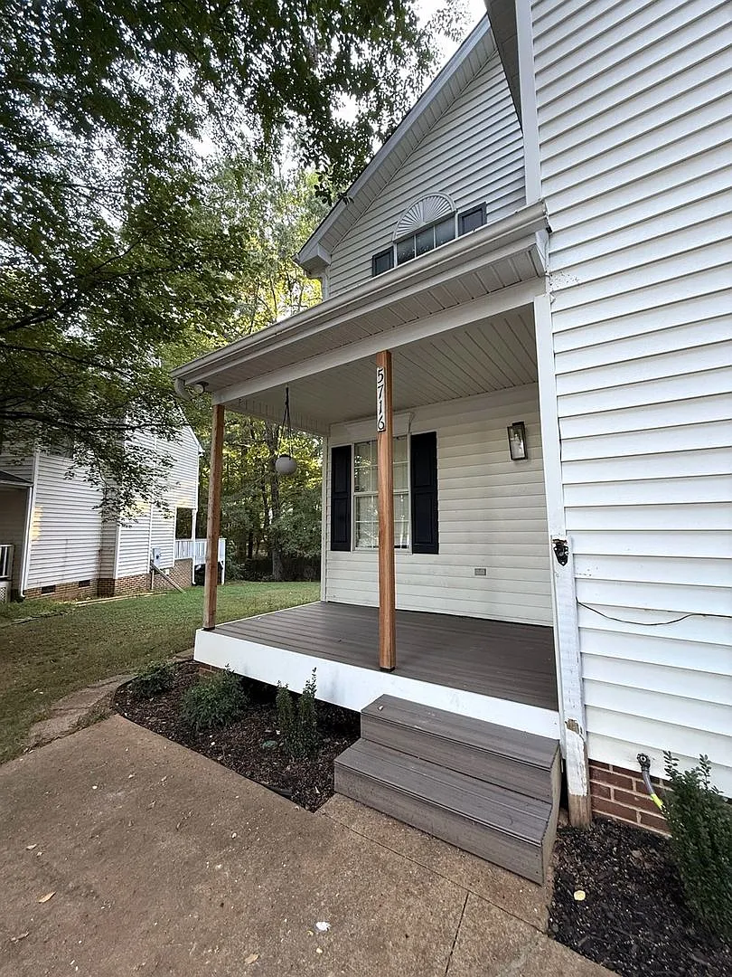 Charming 3BR/2.5BA Home in the Heart of West Raleigh 5716 Bashford Crest Ln — Photo 2