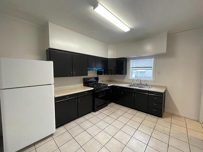 1st image of 4915 Linden Ave