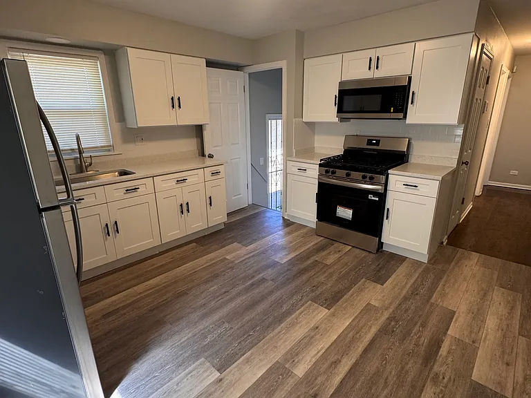 16847 Bulger Ave — Photo 2