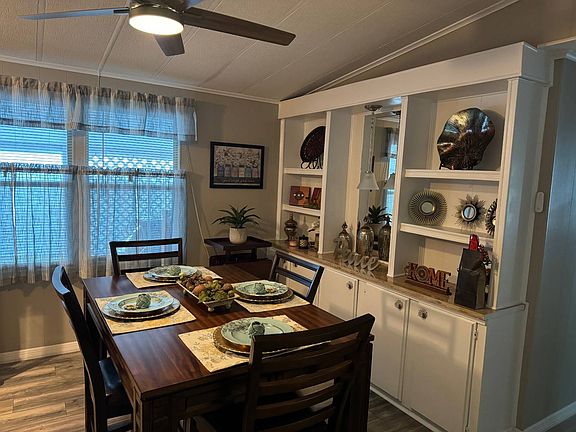 4th image of 2212 Ridgecrest Dr