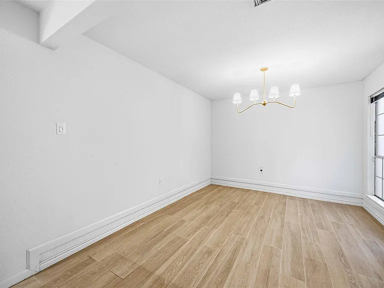 16202 Mill Point Dr — Photo 6