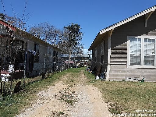 2nd image of 1049 E DENVER BLVD