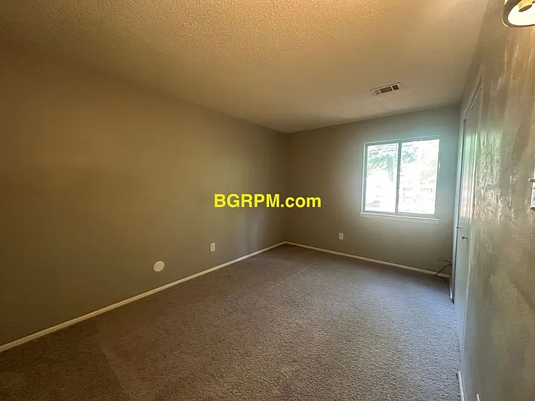 1004 Ferrell Dr — Photo 8