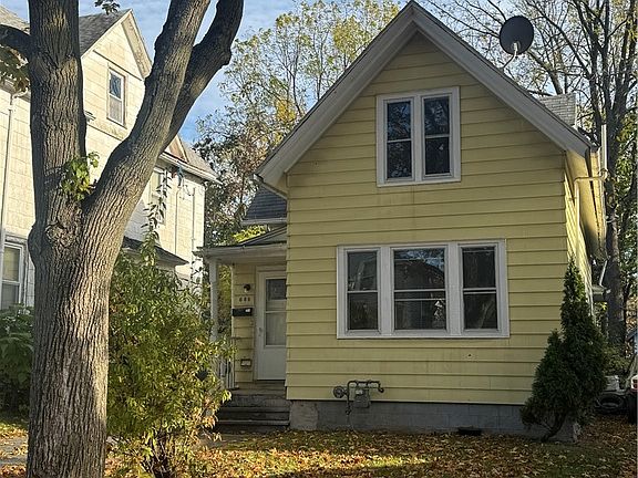 2nd image of 686 Seward St