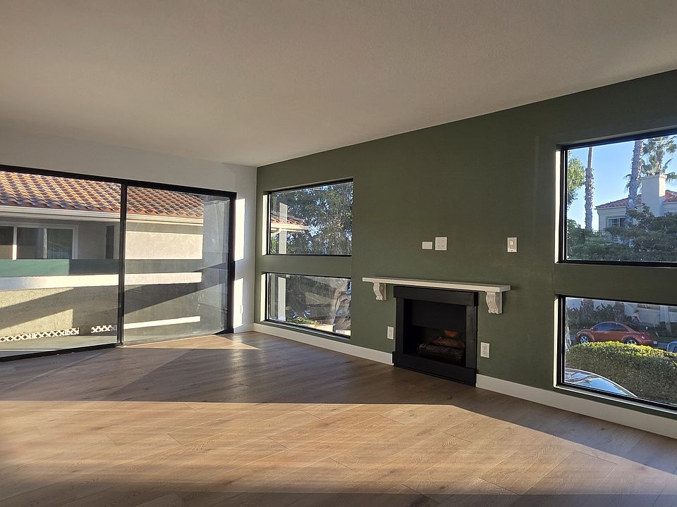 Living Room with big windows