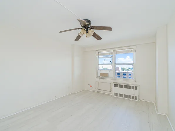 2630 Cropsey Avenue image 16 of 21