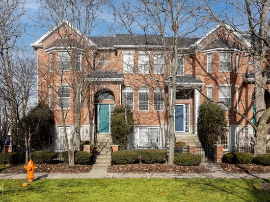 954 Shandrew Dr, Naperville, IL 60540