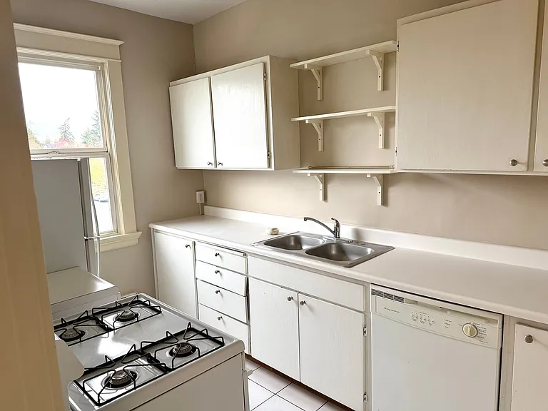 Newcastle Apartments — Photo 6