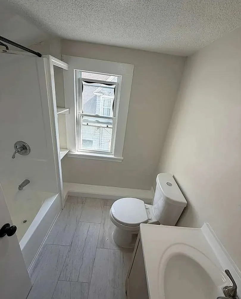 2 bed, 1000 sqft, $1,275 — Photo 2