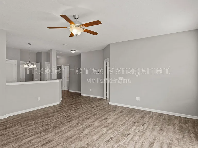 556 Dylan Dr — Photo 11