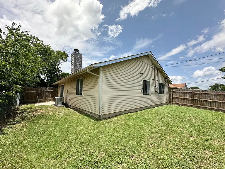 2312 Silverhill Dr — Photo 31
