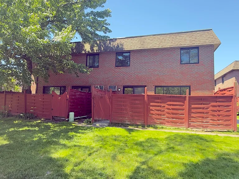 31 Sharon Ln #31 — Photo 1