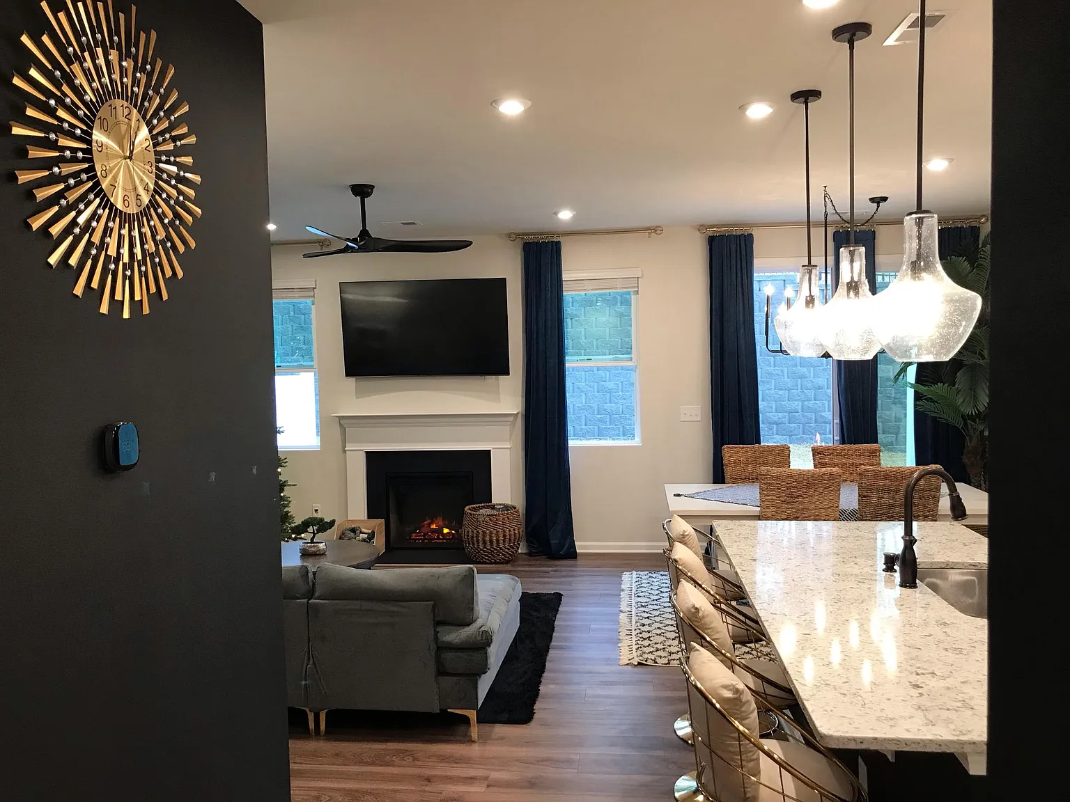 3 bed, 2.5 bath, 1837 sqft, $3,200 — Photo 3