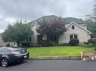 5 Beckett Close, Moosic, PA 18507