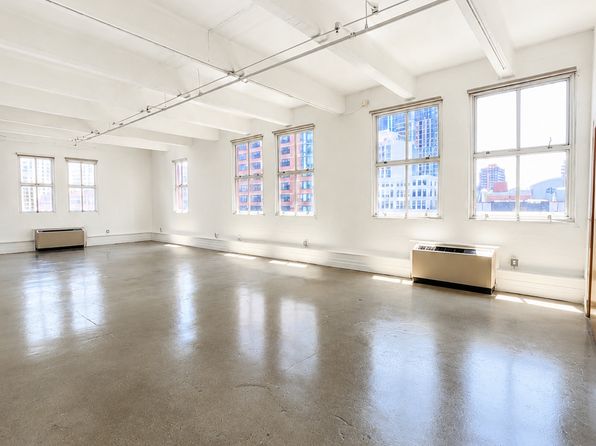150 Bay St APT 824