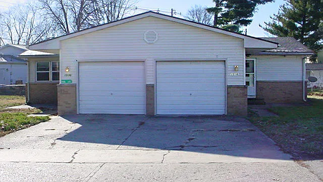 1016 Crescent Dr photo 1