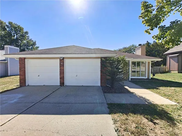 108 NW Leann Dr, Blue Springs, MO 64014