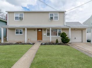 2735 Beach Dr, Merrick, NY 11566