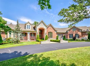 6 Holiday Ln, Saint Louis, MO