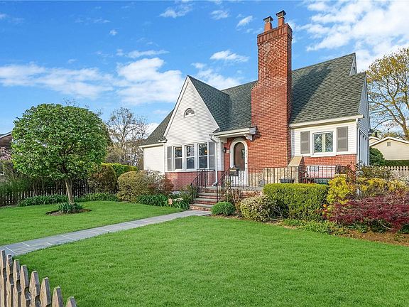 2nd image of 293 Litchfield Ave