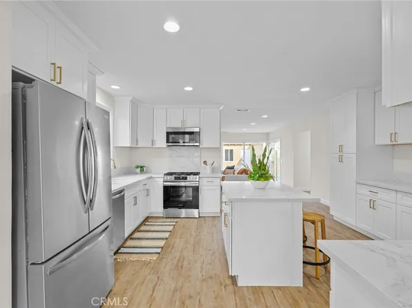 18725 Covello St, Reseda, CA 91335