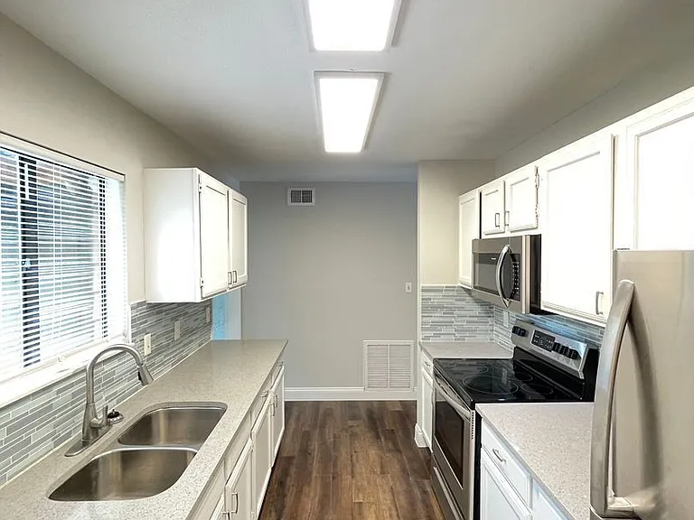 7800 Fernbrook Way — Photo 5