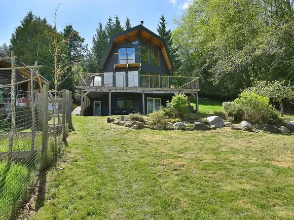 6318 Gale Ave N, Sechelt, BC V7Z 0P8