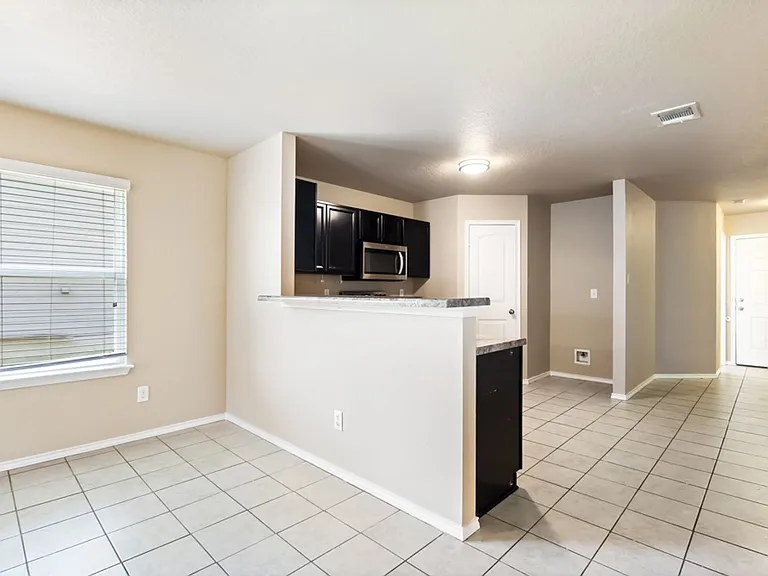 1533 Redbridge Dr — Photo 9