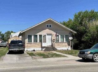 607 W 3rd St, Hardin, MT 59034