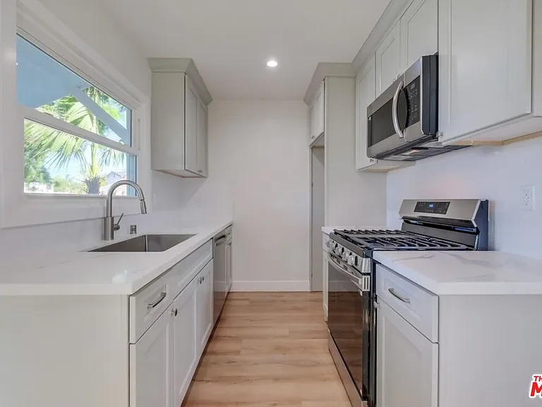 8356 Kittyhawk Ave — Photo 9