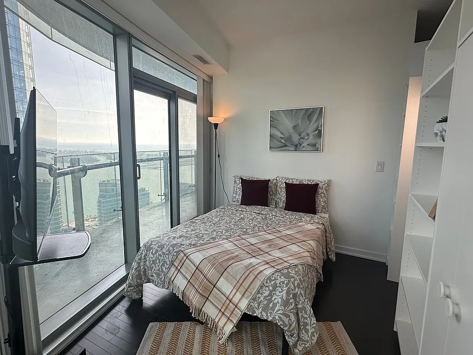 14 York St #5603A