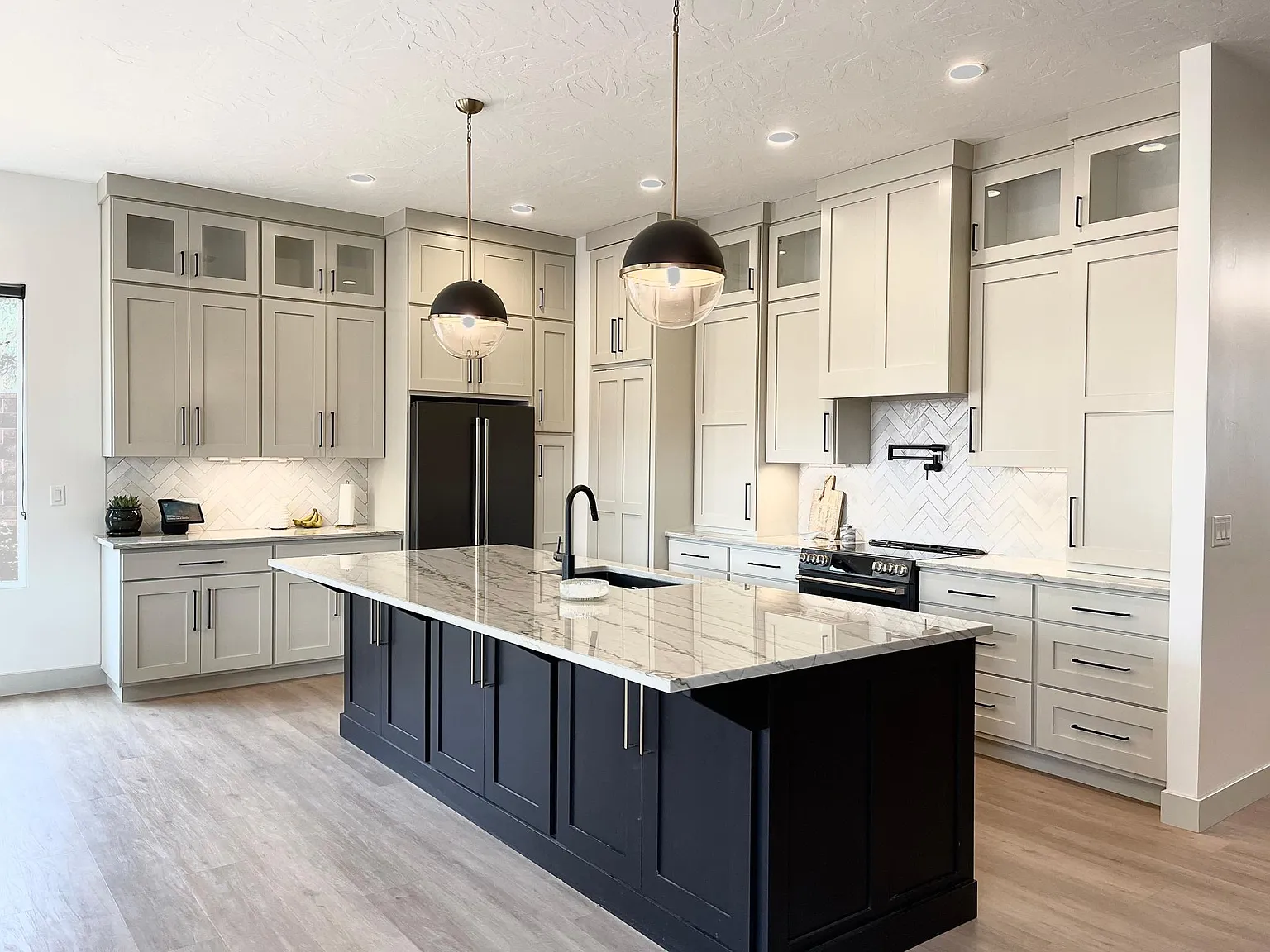 2252 S 2160 E — Photo 2