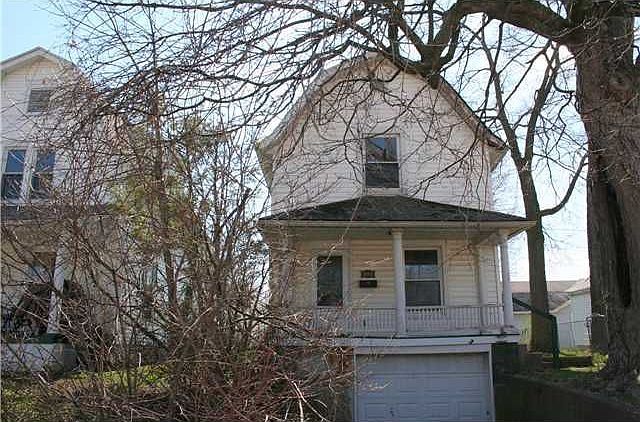 1st image of 105 E Franklin St