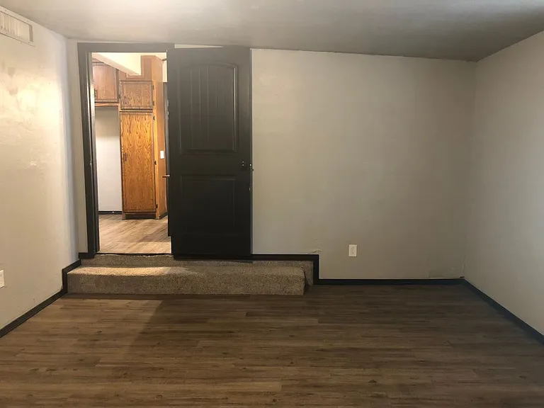 1138 E Margaret St — Photo 5