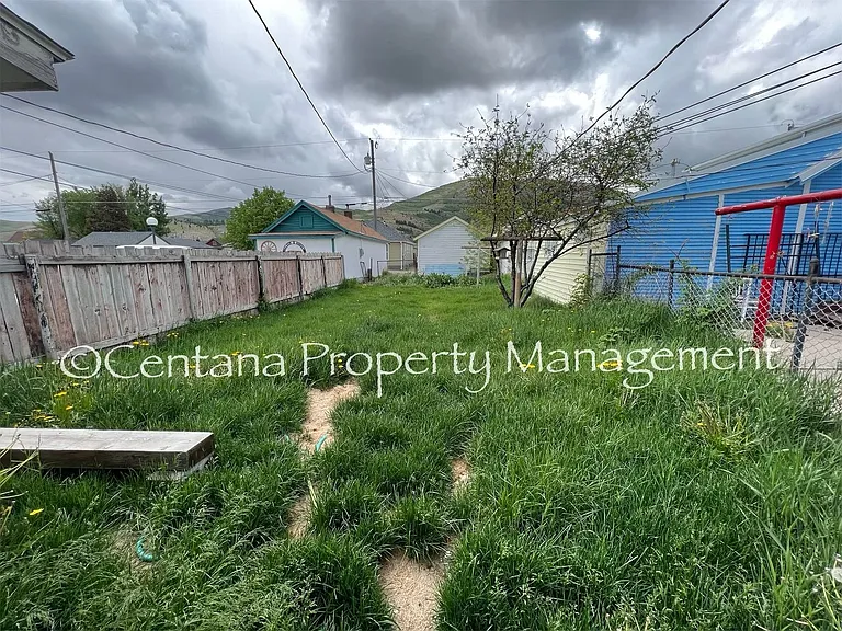 1021 E Commercial Ave — Photo 13