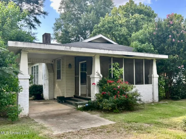 2305 Grenada Blvd, Greenwood, MS 38930