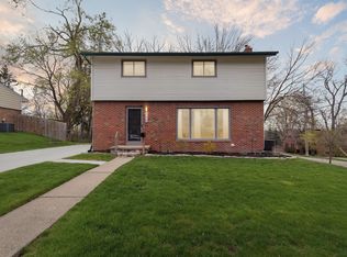 708 Byron Dr, Milford, MI 48381