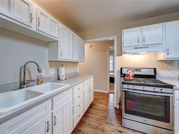5th image of 8725 Stearns St