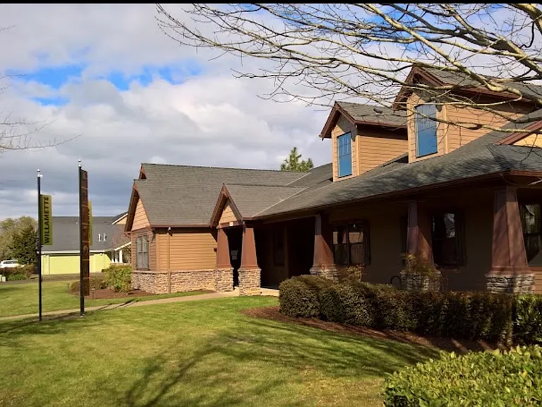 1241 SE Rivergreen Ave — Photo 25