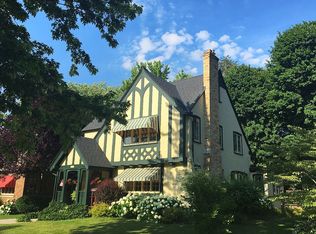 575 Lawndale Ct, Holland, MI 49423