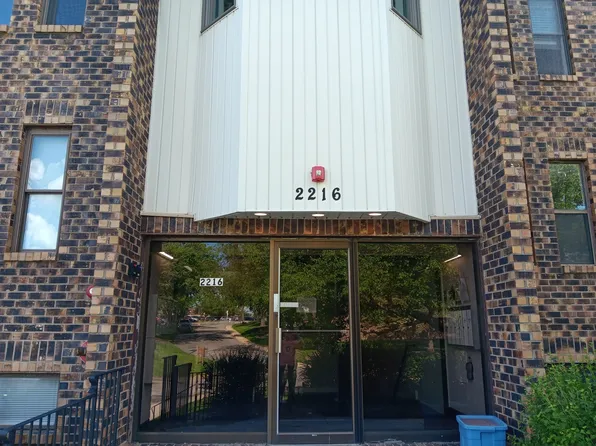 2216 Country Club Dr APT 14, Woodridge, IL 60517