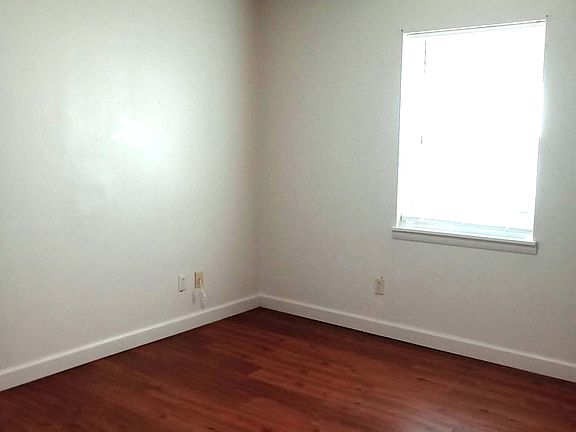 4th image of 1114 E 9th St #46