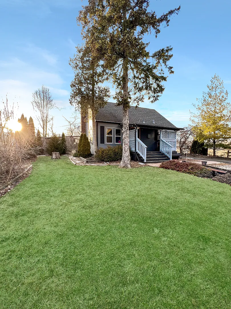 2048 Kemble Ave photo 1