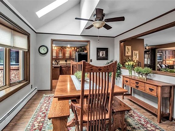 3rd image of 46 Fox Chapel Dr