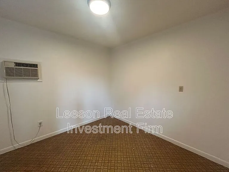 223 Justin Ave — Photo 2
