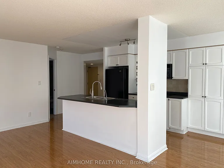 1000 King St W #317 — Photo 7