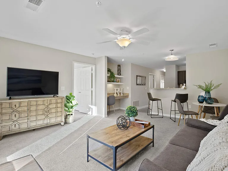 River Hills Apartments — Photo 63